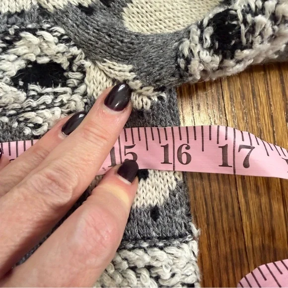 THML Gray Cropped Sheep Long Sleeved Sweater Size XS - Picture 6 of 7